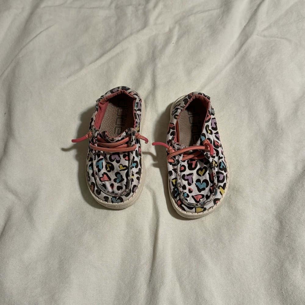 Hey dudes size K6 multicolored hearts